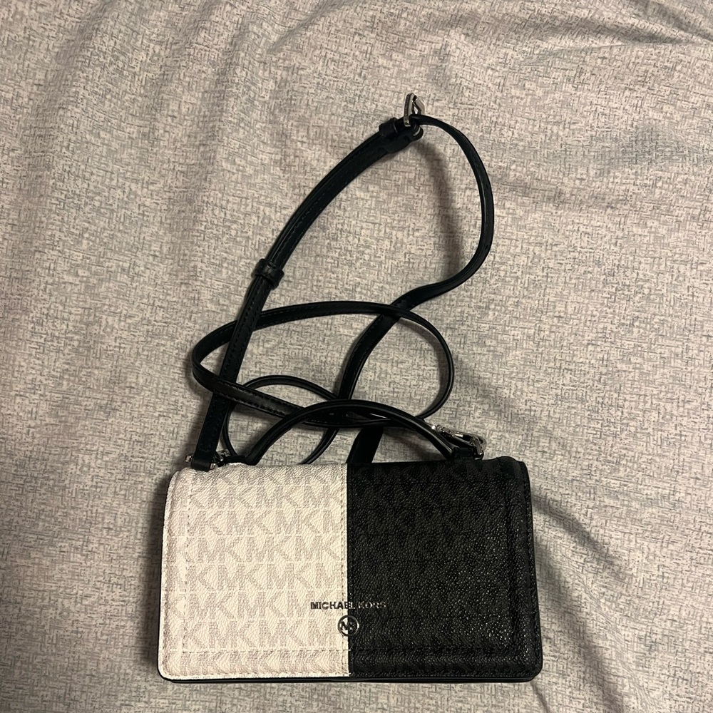 NWT Michael Kors Jet Set Chain 321ST9C5B BLACK MULTI
SM TH PHONE XBODY